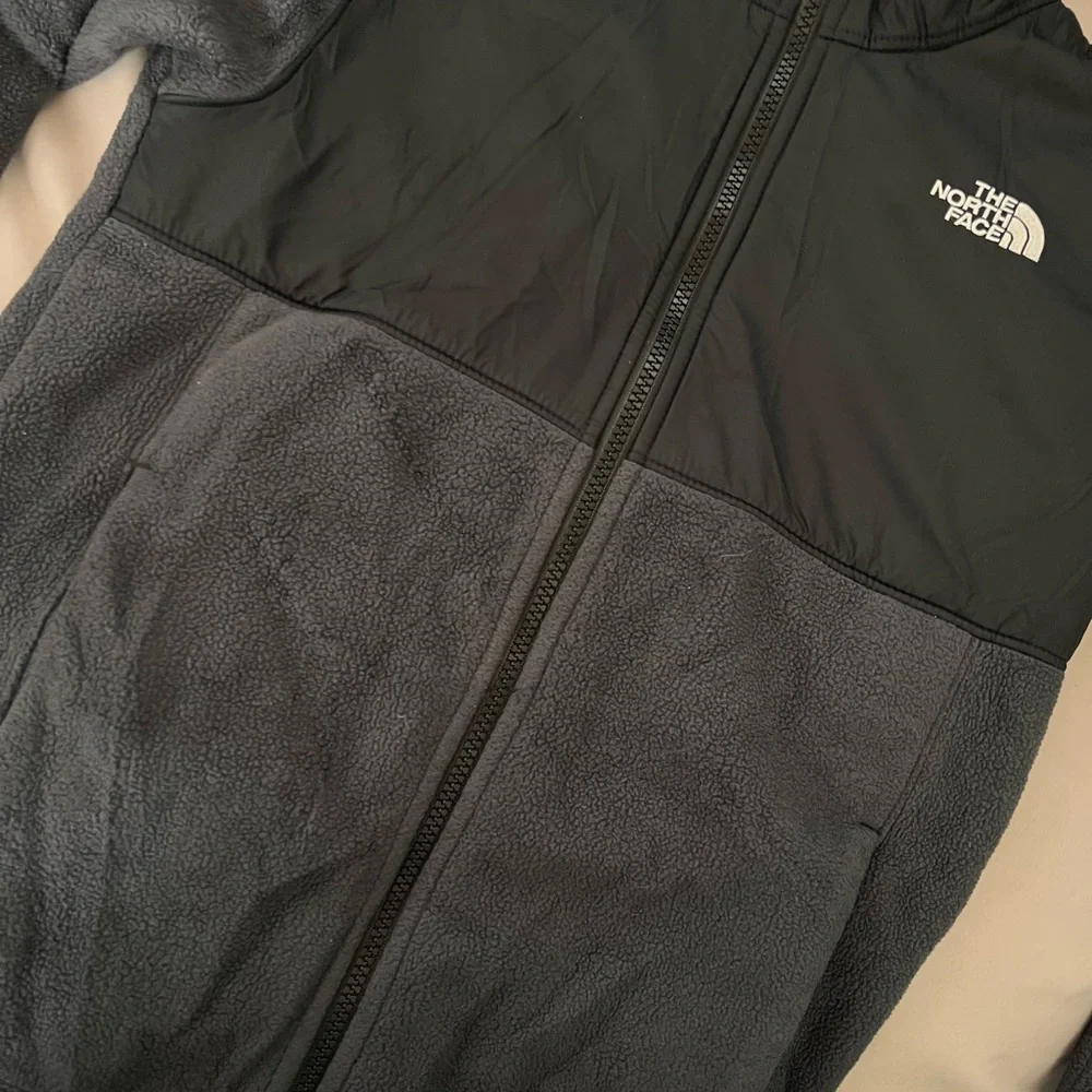 Kids Dark Grey Northface Zip Up Fleece - Picture 2 of 3